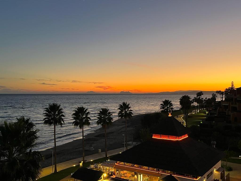 Bahia De La Plata Seafront Daire Estepona Dış mekan fotoğraf